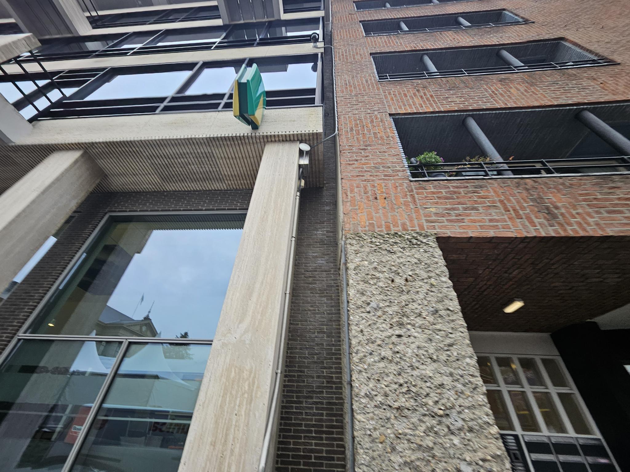 Observe how the camera is hooked up to a wifi radio below it.