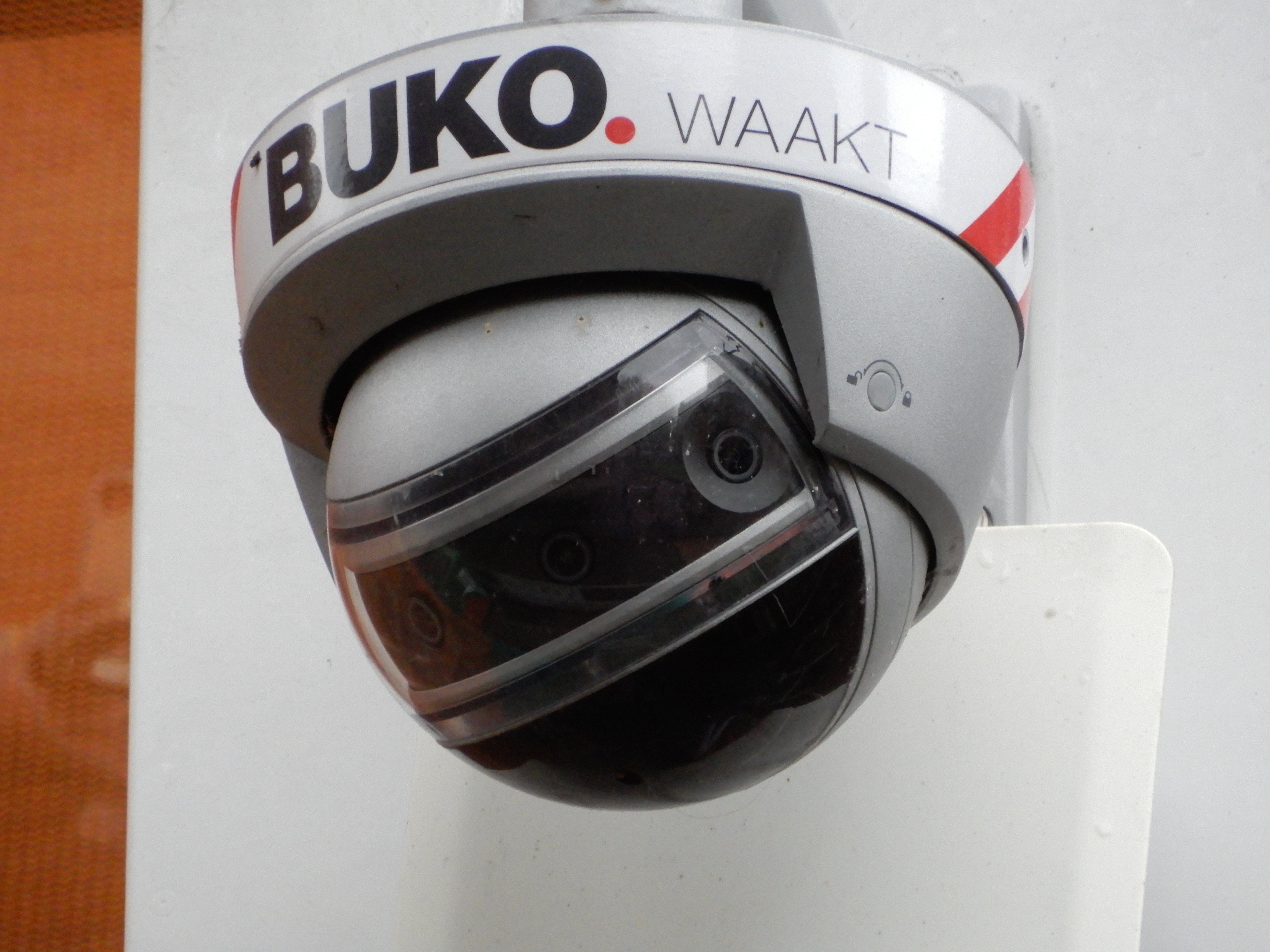 BUKO WAAKT portable security camera mast installation – close up